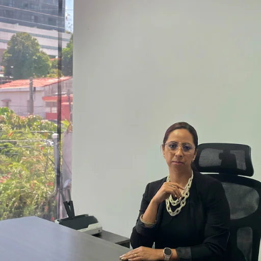 Licda. Miriam Cuéllar - Dirección Ejecutiva - Magna Juris El Salvador